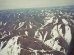 Schnee auf den Bergspitzen im Hochland von Patom